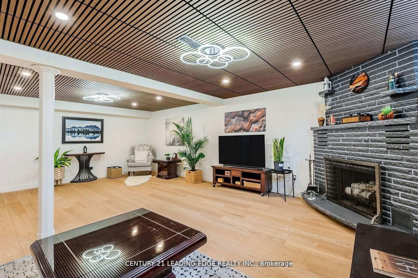 Detached House for sale at 112 Wyndcliff Crescent, Toronto, Ontario, M4A 2K3 - Victoria Village - MLS: C12982906