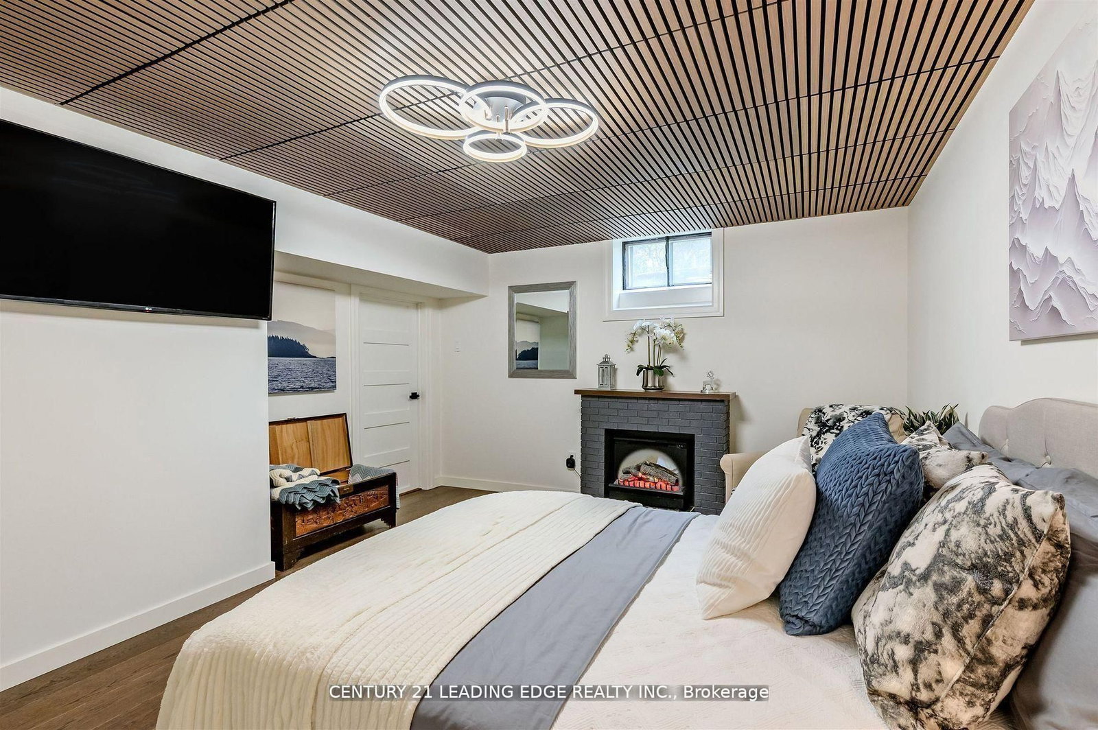 Detached House for sale at 112 Wyndcliff Crescent, Toronto, Ontario, M4A 2K3 - Victoria Village - MLS: C12982906