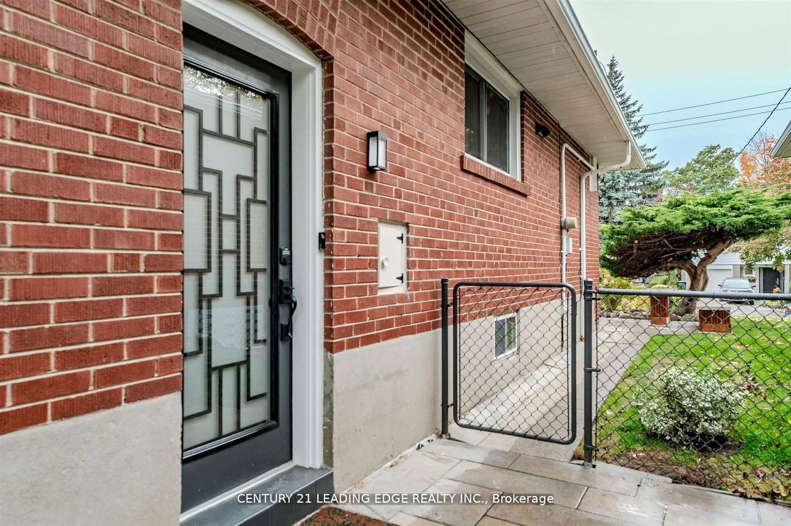 Detached House for sale at 112 Wyndcliff Crescent, Toronto, Ontario, M4A 2K3 - Victoria Village - MLS: C12982906