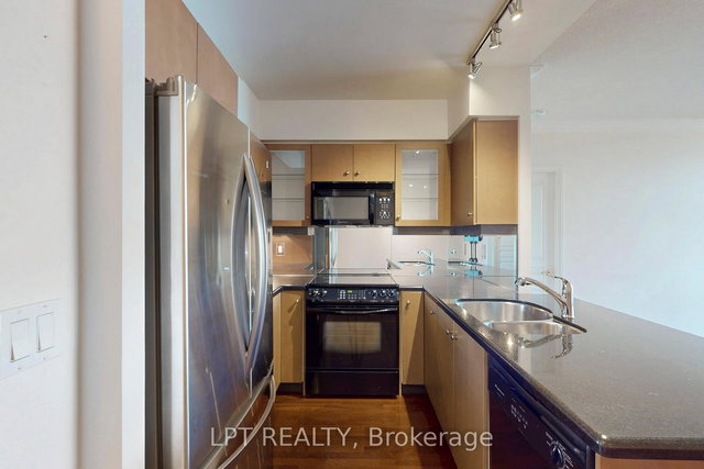 1011 - 10 Delisle Avenue