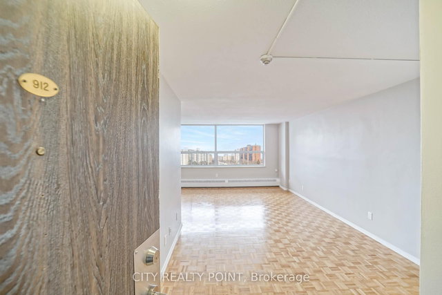 912 - 6200 Bathurst Street