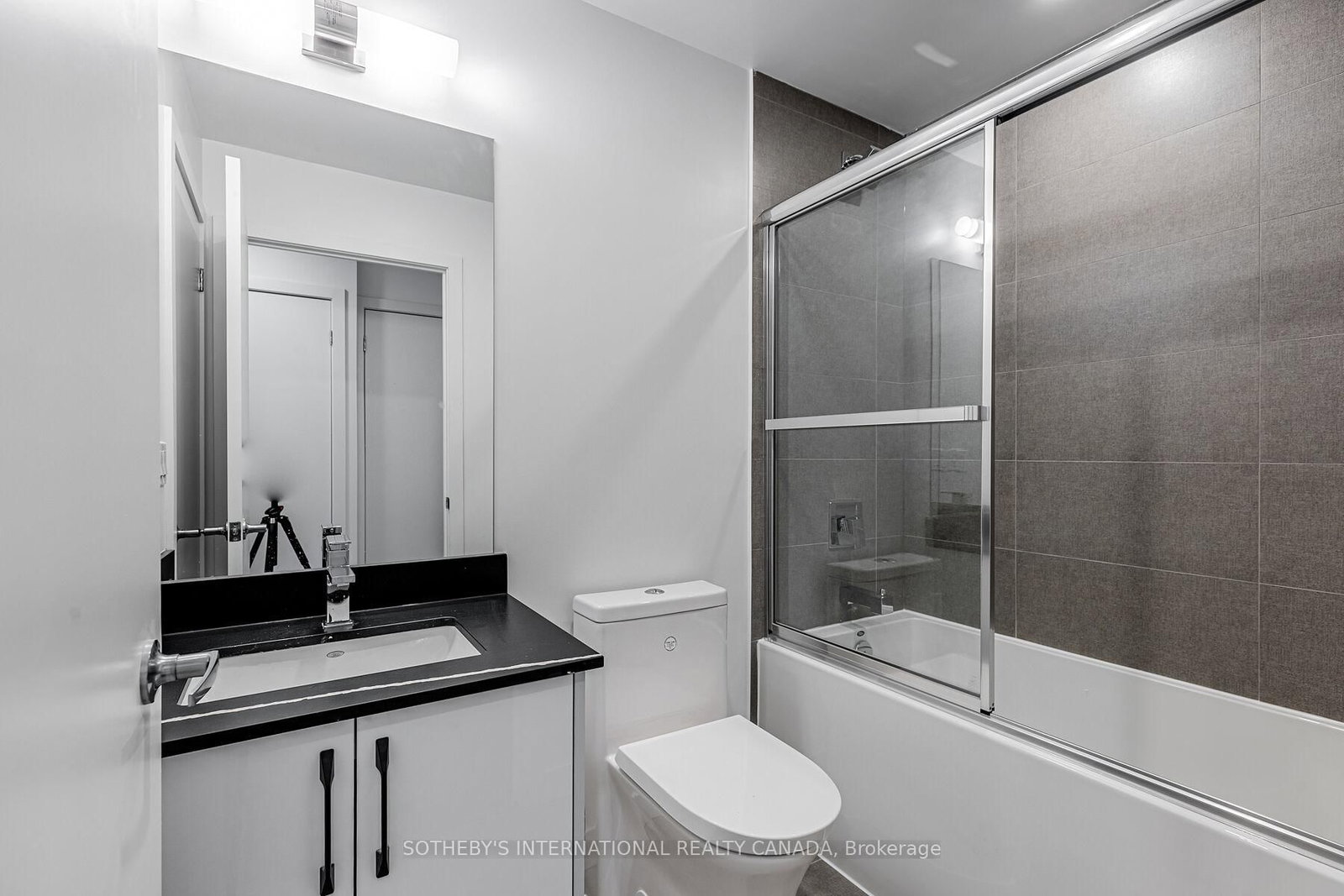 1 Cardiff Road, Unit 801 - Photo 11