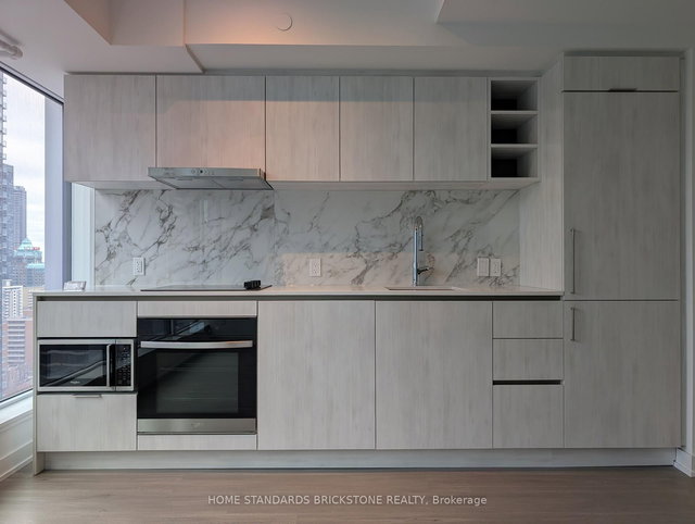 2505 - 8 Wellesley Street W