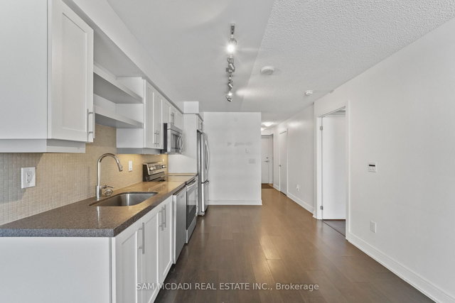 313 - 525 Adelaide Street W