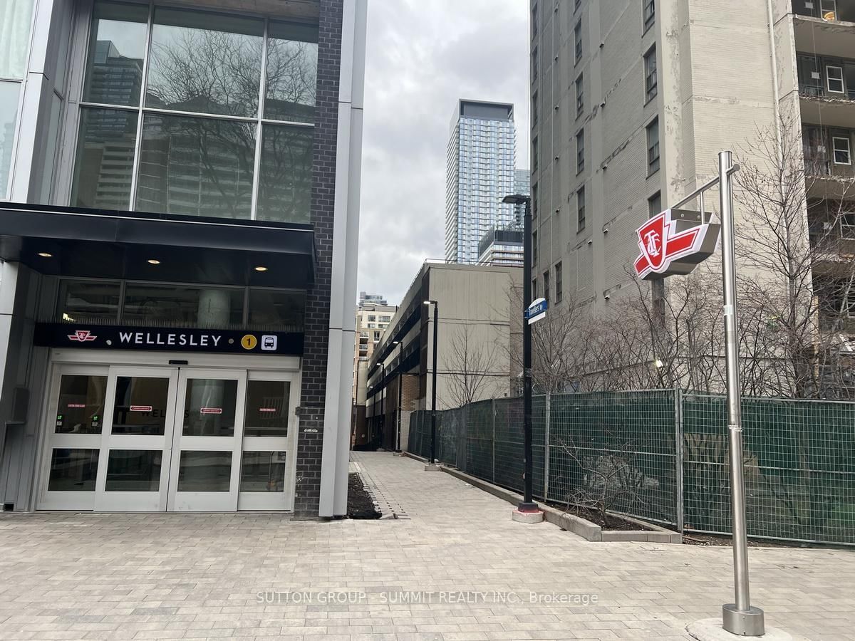 17 DUNDONALD Street, Unit 1704 - Photo 27