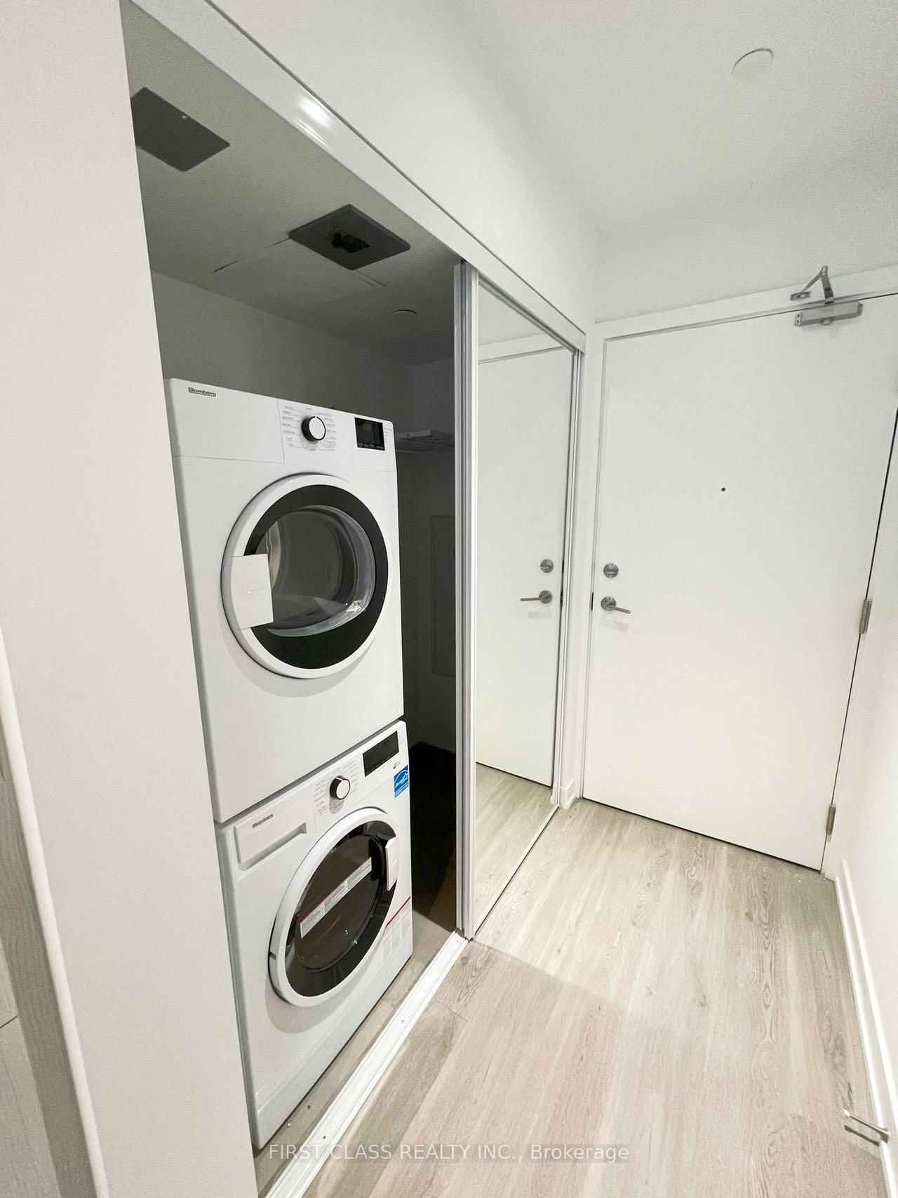 8 Wellesley Street W, Unit 1001 - Photo 9