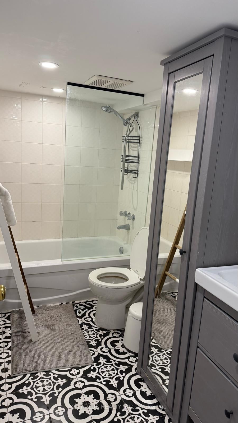 1184 Avenue Road, Unit Basement - Photo 5