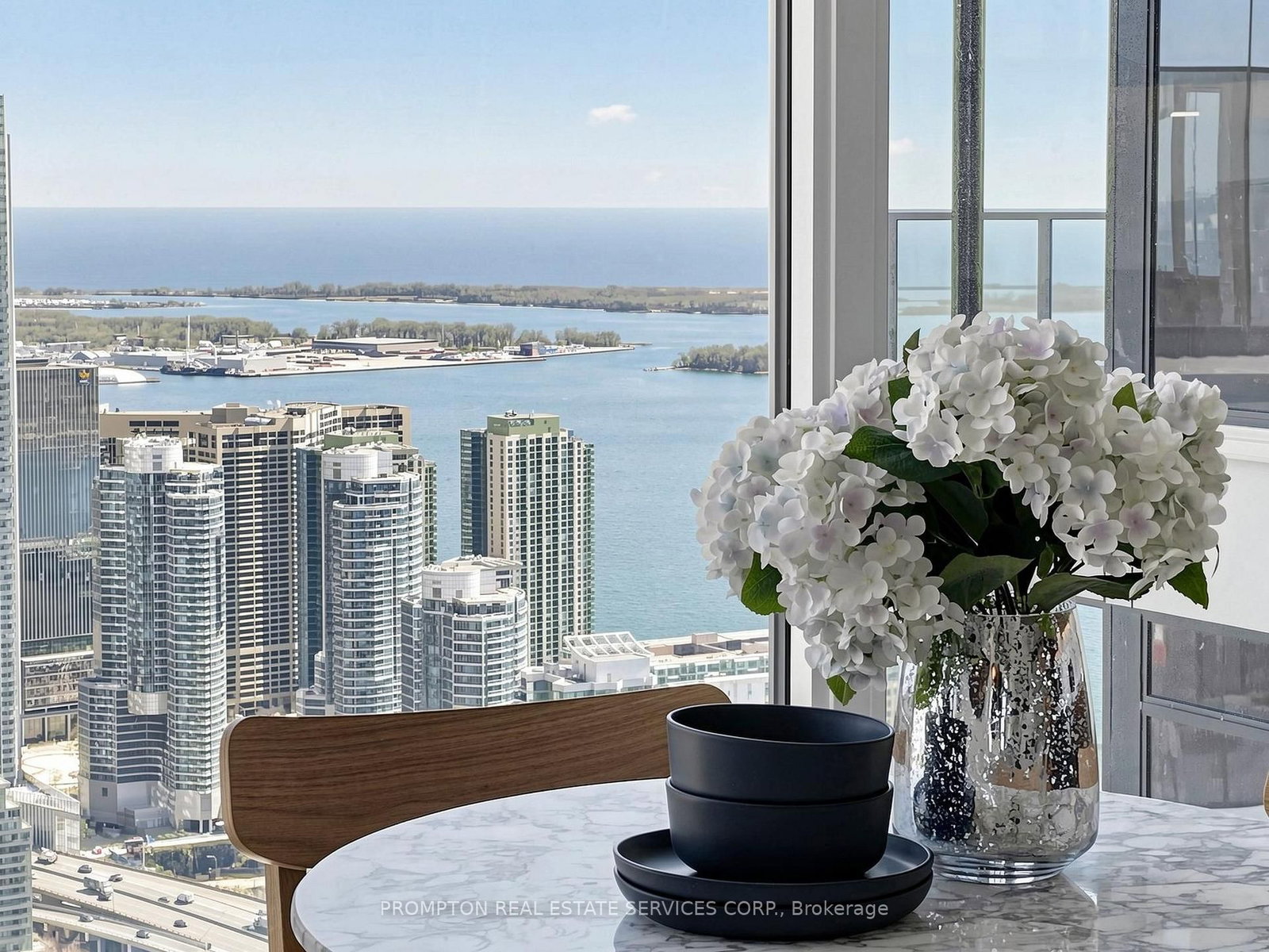 Condo for sale at 7203-3 CONCORD CITYPLACE Way, Toronto, Ontario, M5V 0X4 - Waterfront Communities C1 - MLS: C12983766