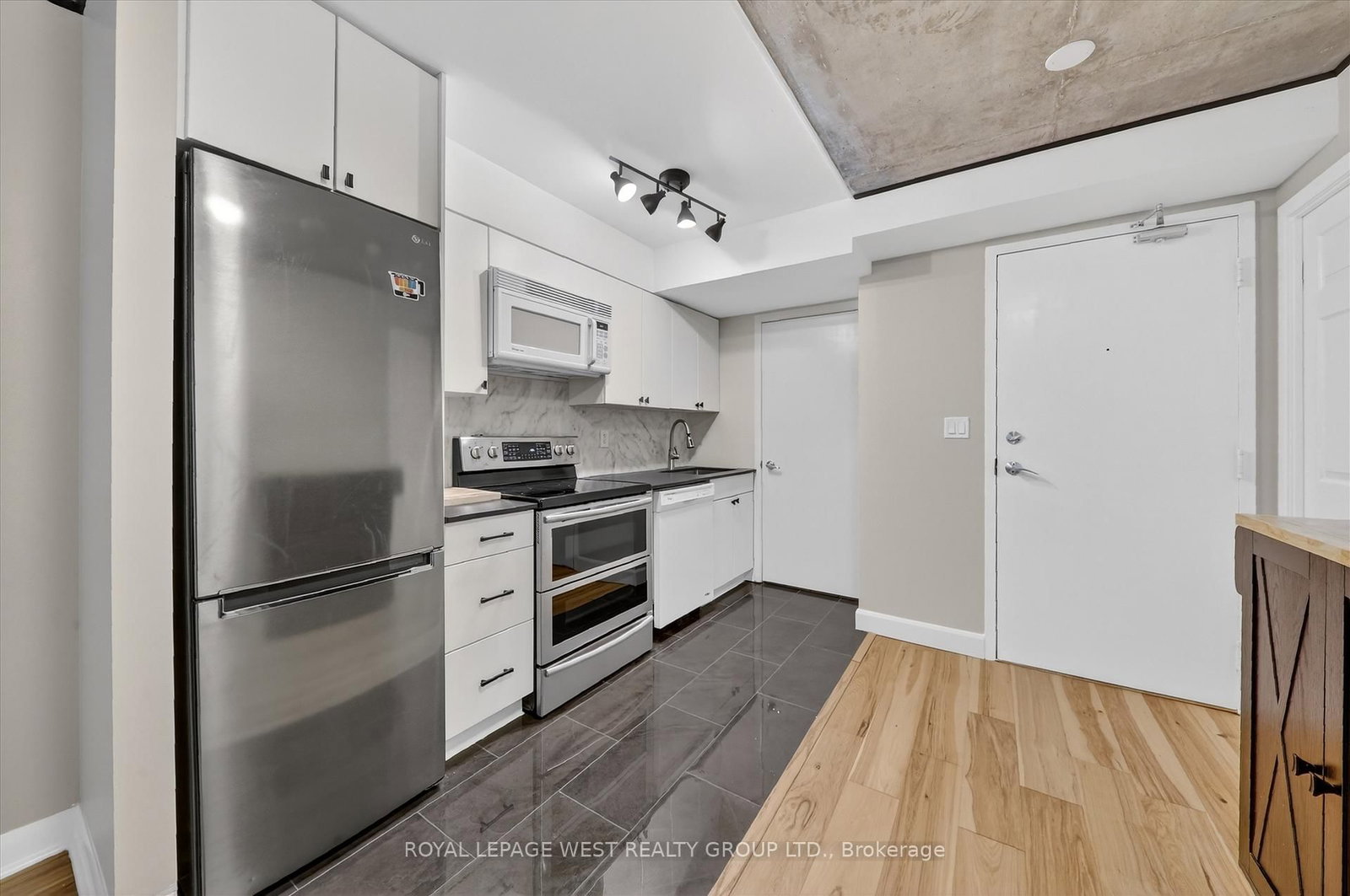 Condo for lease at 611-600 Fleet Street, Toronto, Ontario, M5V 1B7 - Niagara - MLS: C12983844