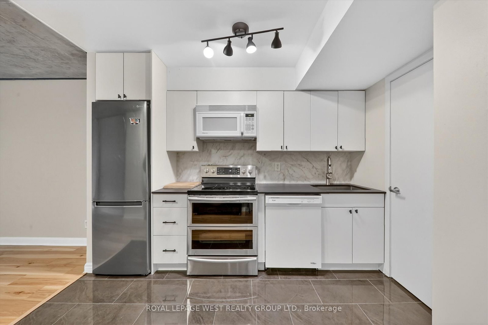 Condo for lease at 611-600 Fleet Street, Toronto, Ontario, M5V 1B7 - Niagara - MLS: C12983844