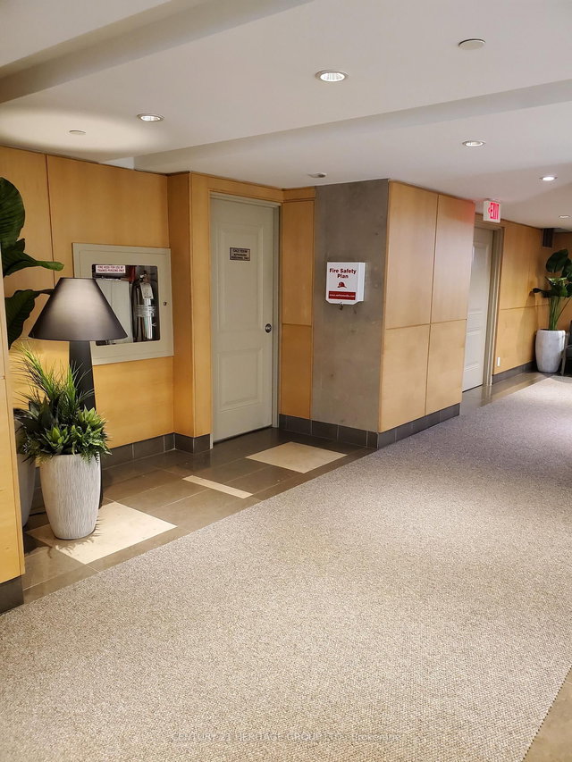 1105 - 220 Victoria Street