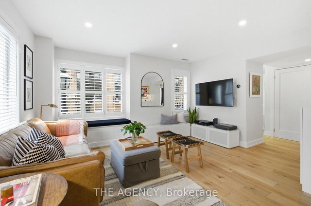 26 - 208 Niagara Street