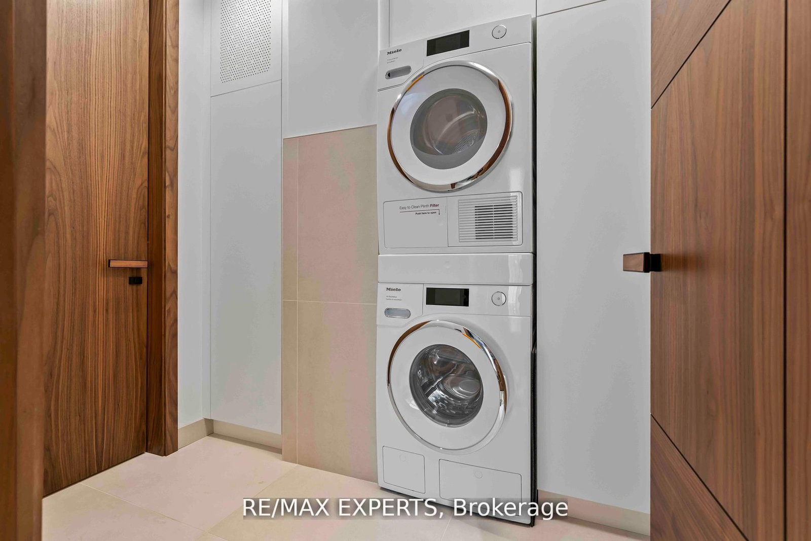 1700 Avenue Road, Unit 702 - Photo 11