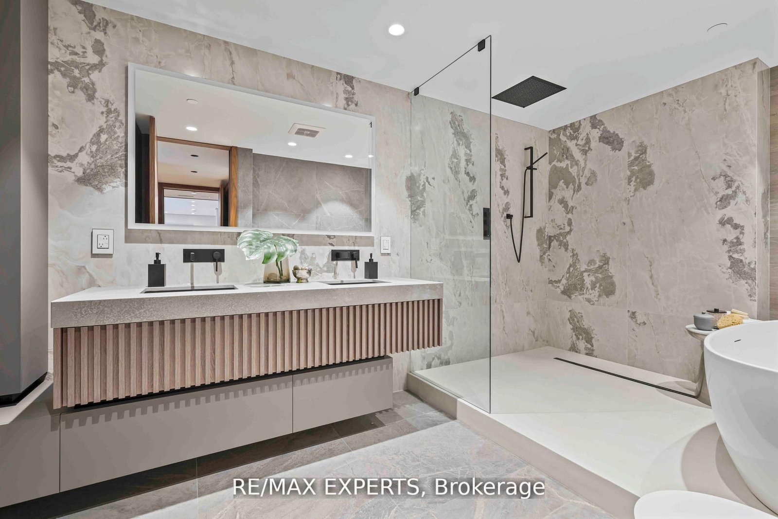 1700 Avenue Road, Unit 702 - Photo 31