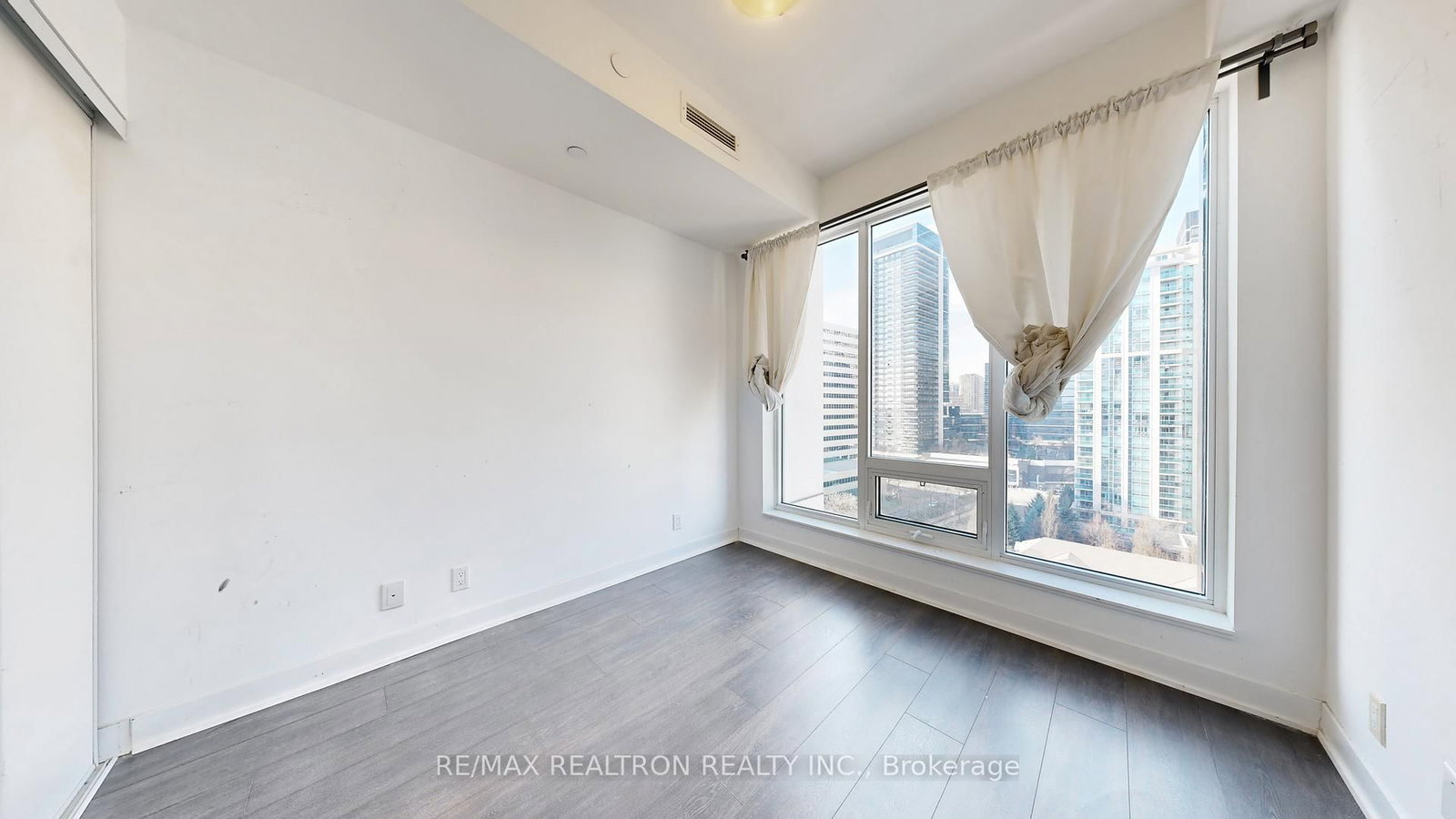 28 Avondale Avenue, Unit 1102 - Photo 19