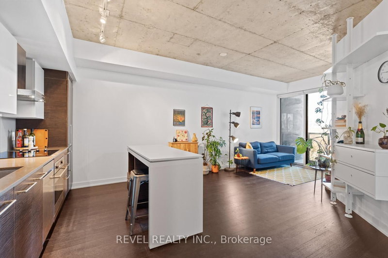 home for lease on 609-1030 King Street W