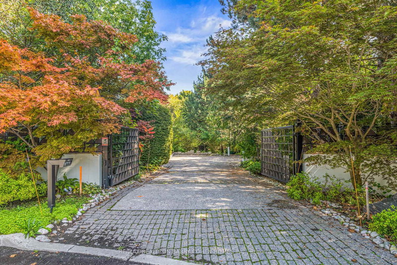 18 Timberglade Crt, Toronto, M2L 2Y2 | Image 2