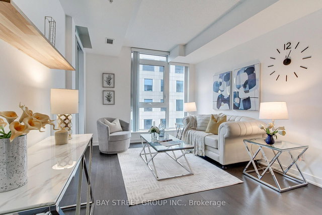 517 - 199 Richmond Street W