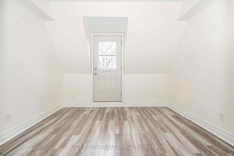 301 - 526 Huron St, Toronto, M5R 2R7 | Image 2