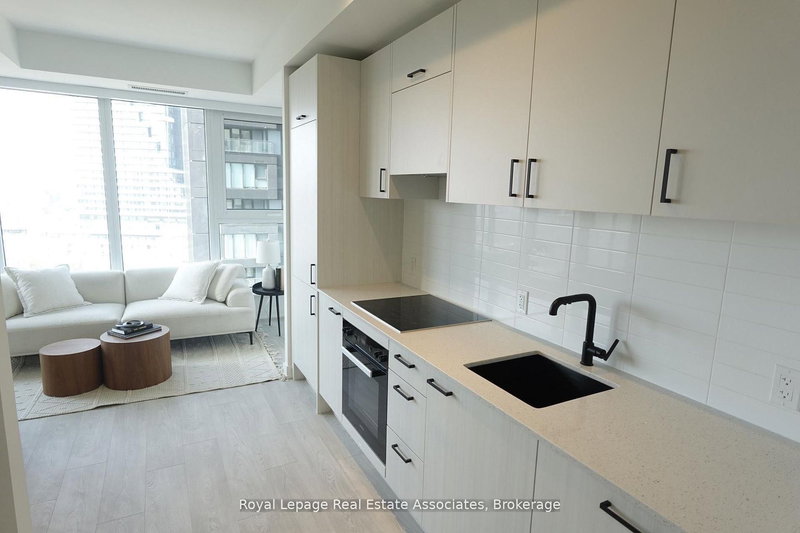 1004 - 1 Quarrington Lane, Toronto, M3C 0S4 | Image 3