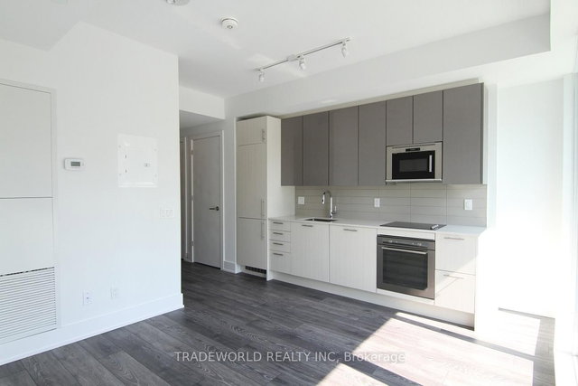 1204 - 403 Church Street