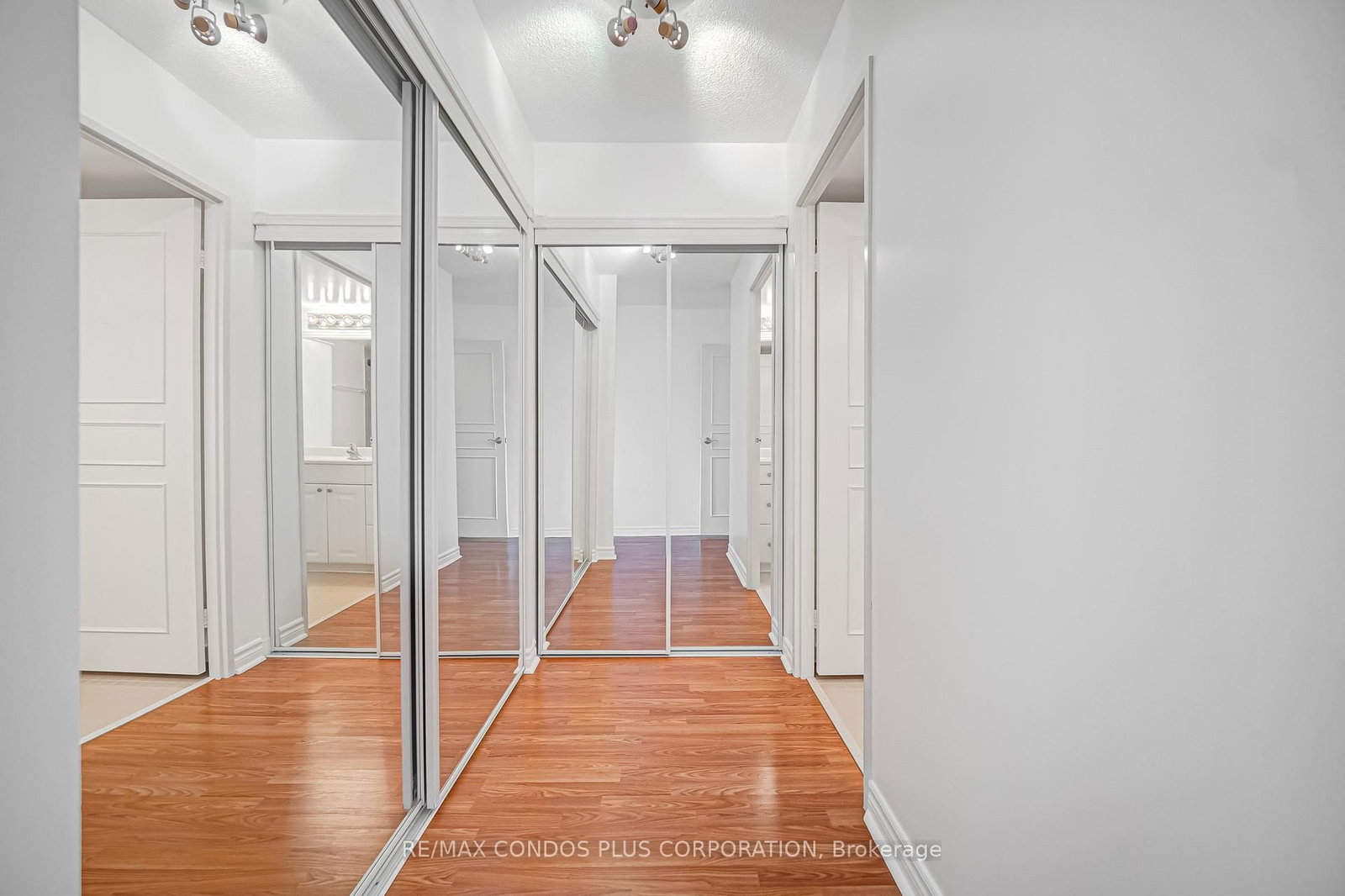 Condo for sale at 803-62 Wellesley Street, Toronto, Ontario, M5S 2X3 - Bay Street Corridor - MLS: C12985224