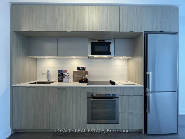 2105 - 575 bloor Street E