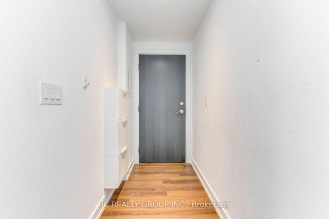 302 - 6 Parkwood Avenue