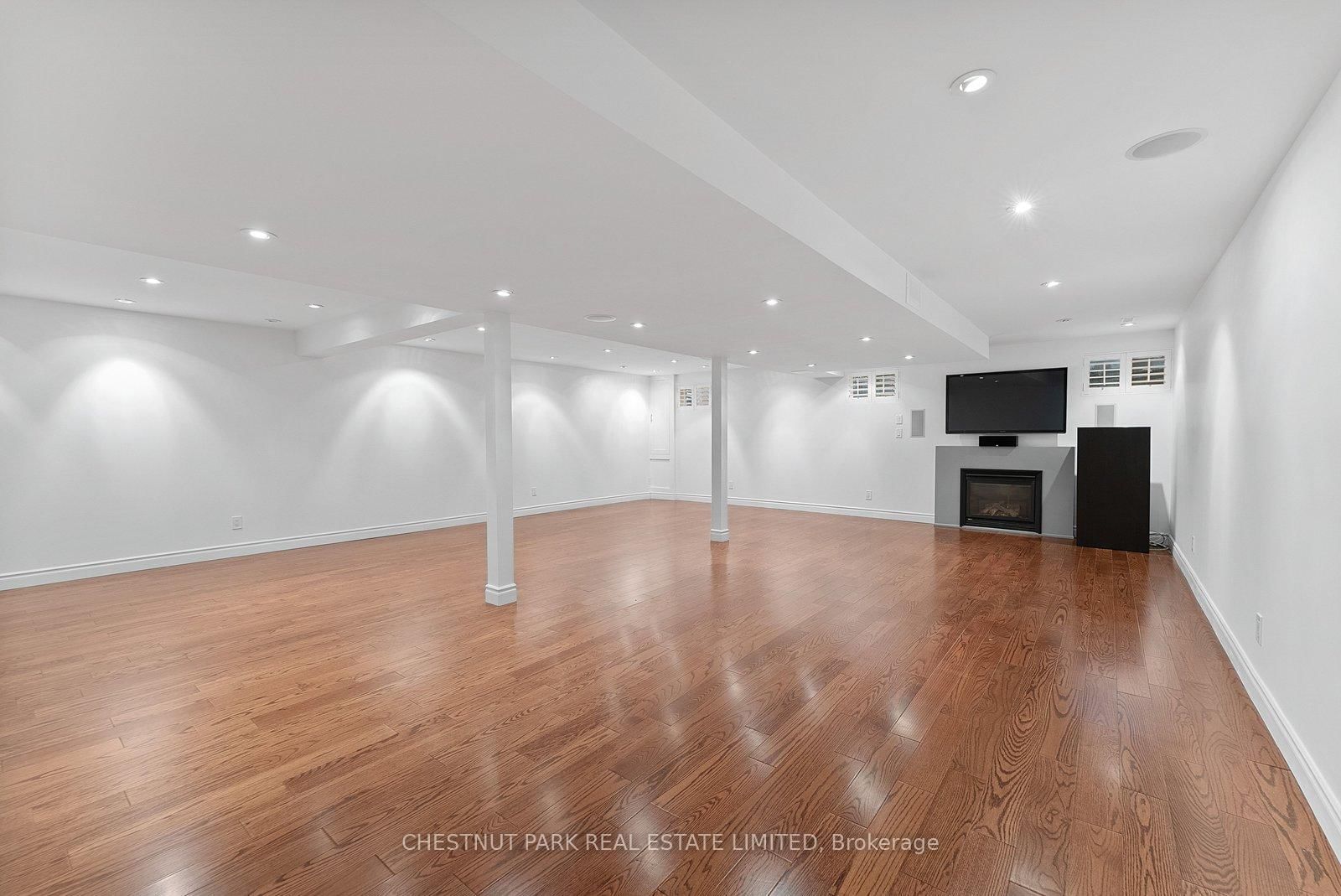 Listing Image 40
