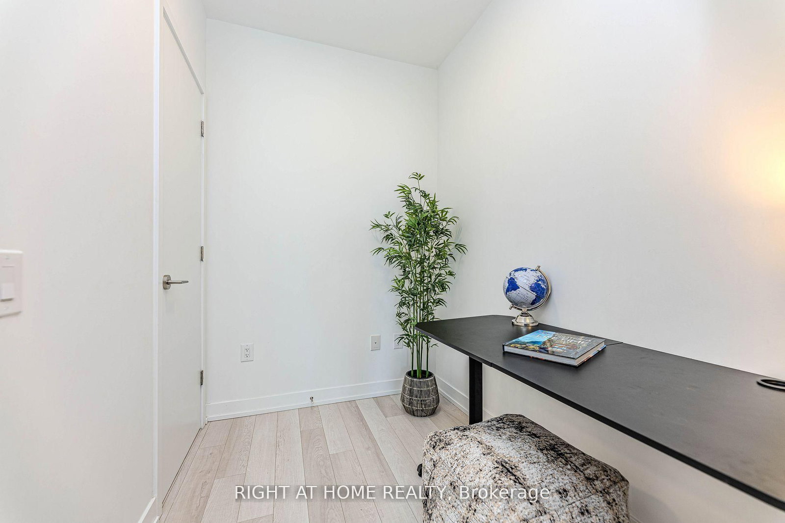 Condo for sale at 1301-39 Roehampton Avenue, Toronto, Ontario, M4P 0G1 - Mount Pleasant West - MLS: C12985930