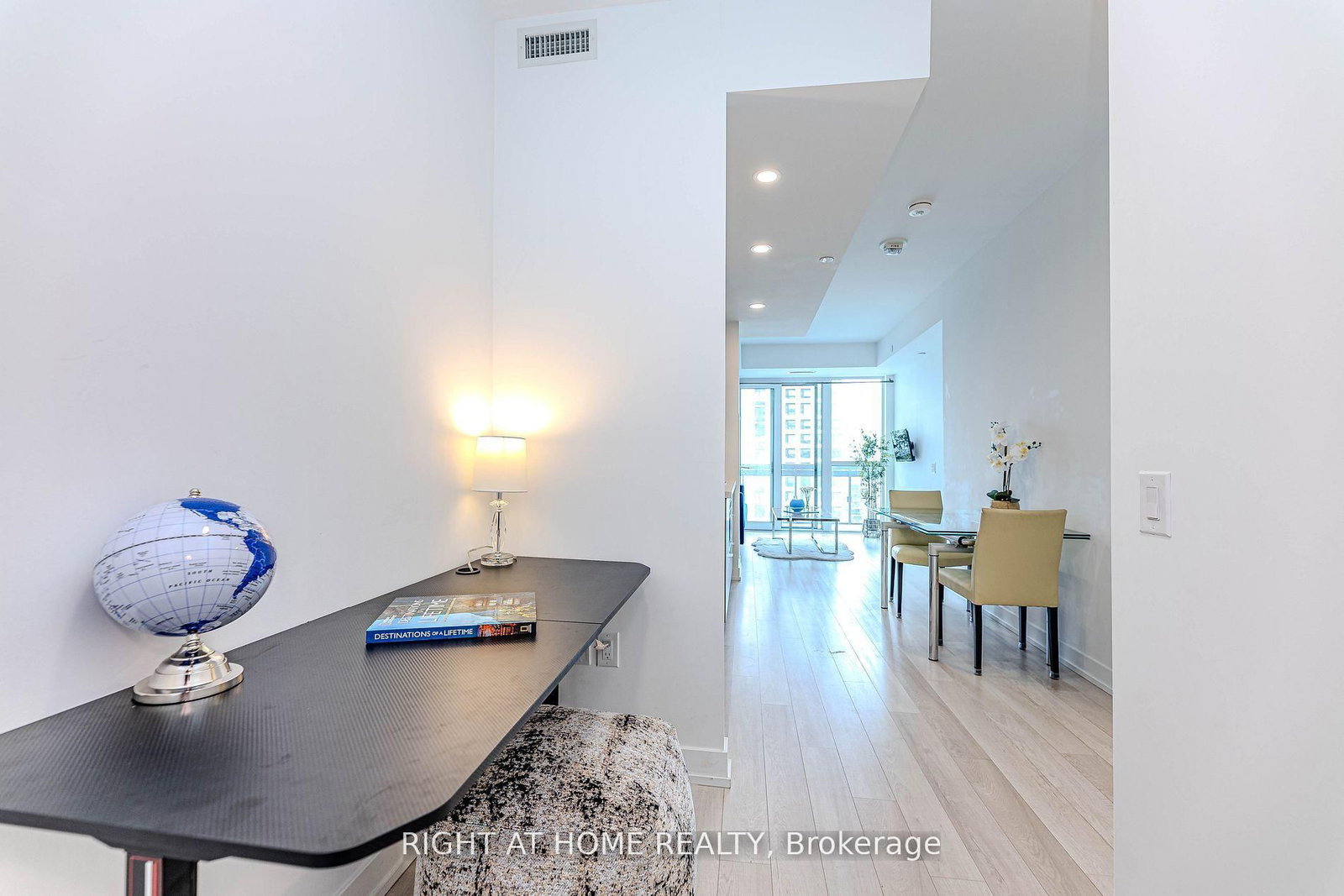 Condo for sale at 1301-39 Roehampton Avenue, Toronto, Ontario, M4P 0G1 - Mount Pleasant West - MLS: C12985930