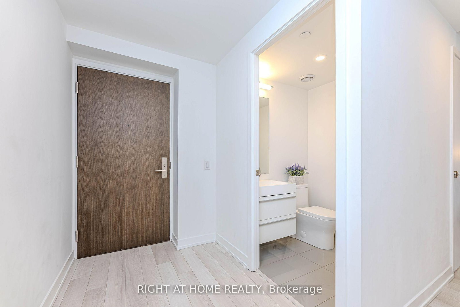 Condo for sale at 1301-39 Roehampton Avenue, Toronto, Ontario, M4P 0G1 - Mount Pleasant West - MLS: C12985930