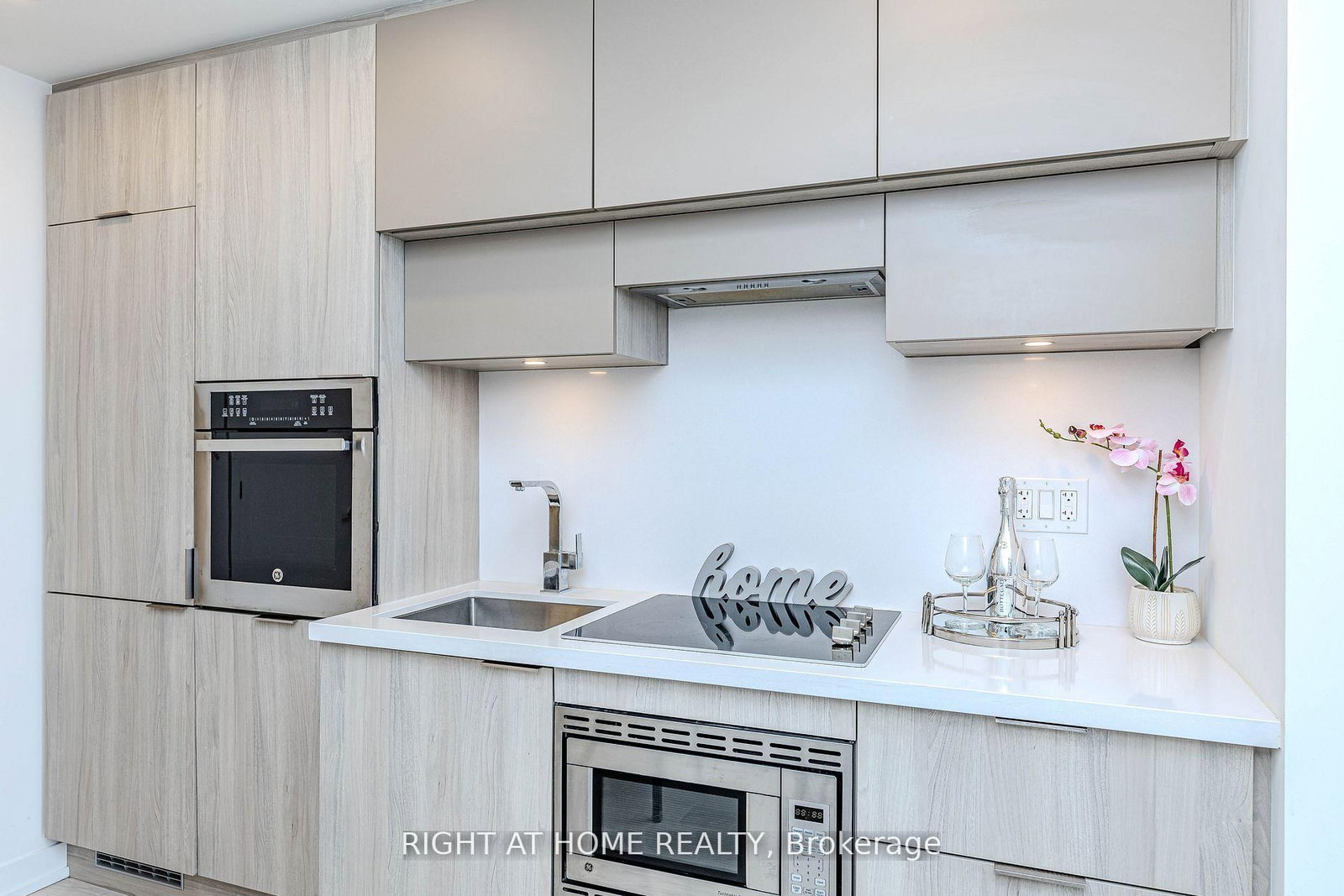 Condo for sale at 1301-39 Roehampton Avenue, Toronto, Ontario, M4P 0G1 - Mount Pleasant West - MLS: C12985930