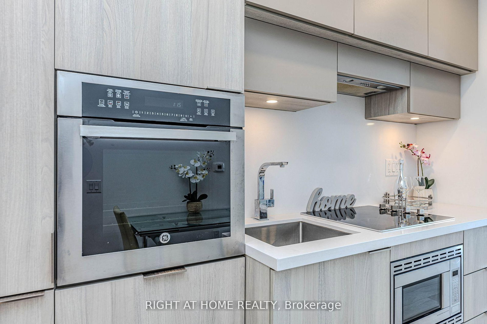 Condo for sale at 1301-39 Roehampton Avenue, Toronto, Ontario, M4P 0G1 - Mount Pleasant West - MLS: C12985930