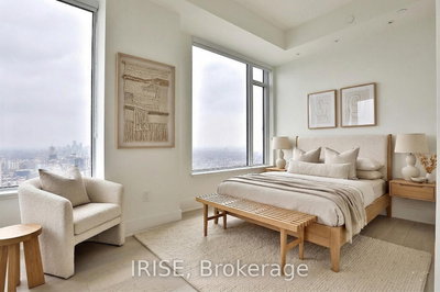 5202-11 Yorkville Avenue, Toronto, Ontario image-0-4