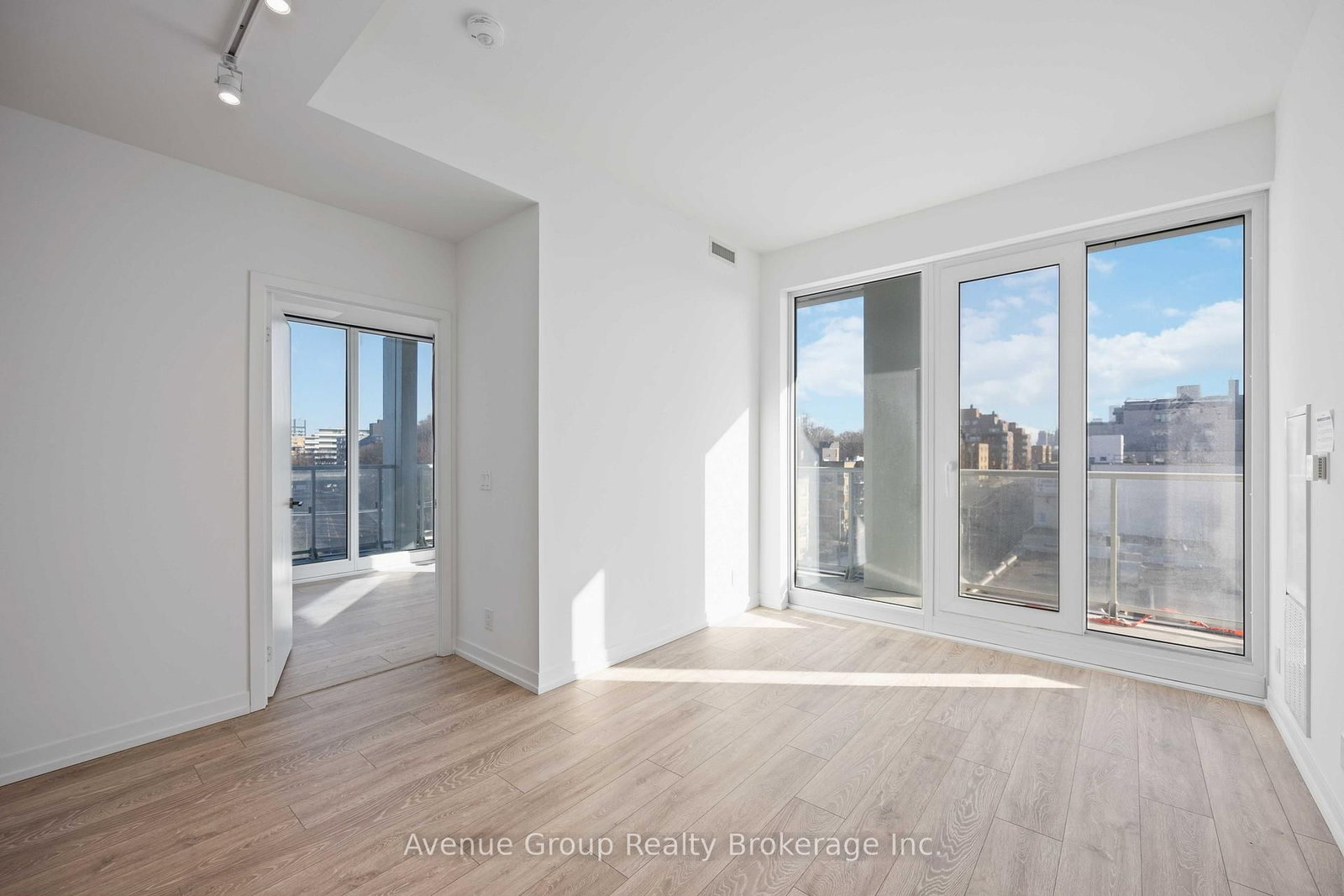 2020 Bathurst Street, Unit 827 - Photo 10