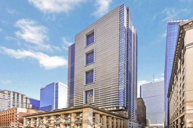 827 - 2020 Bathurst Street