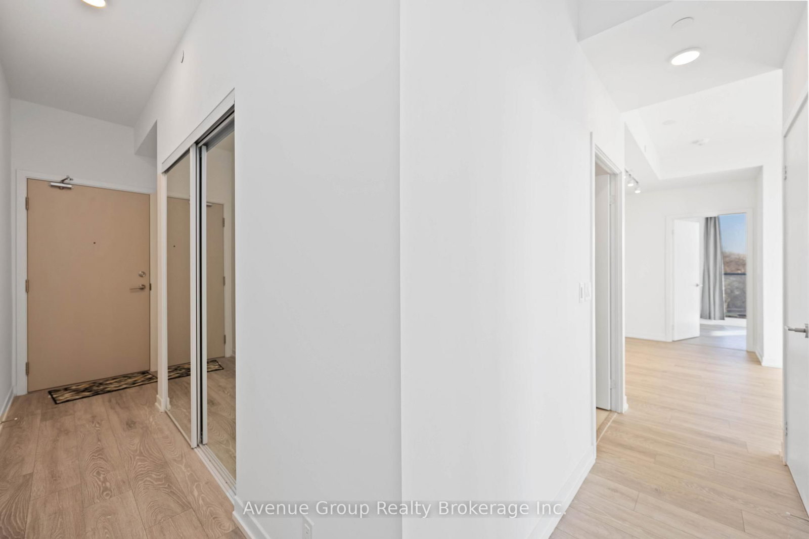 2020 Bathurst Street, Unit 827 - Photo 6