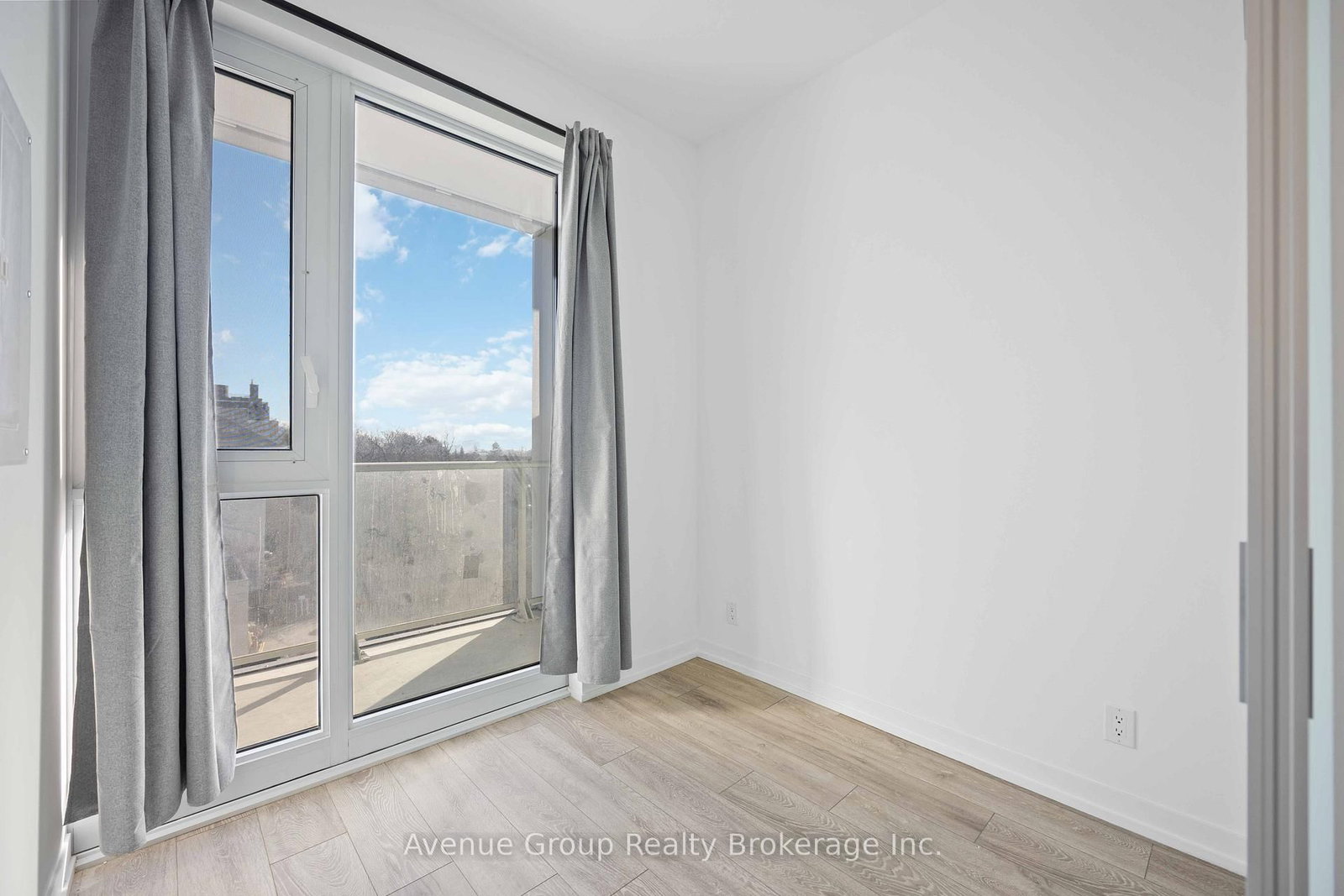2020 Bathurst Street, Unit 827 - Photo 8