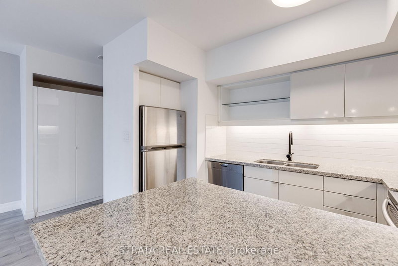 1701 - 25 The Esplanade, Toronto, M5E 1W5 | Image 2