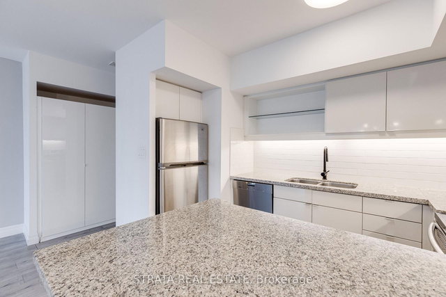 1701 - 25 The Esplanade