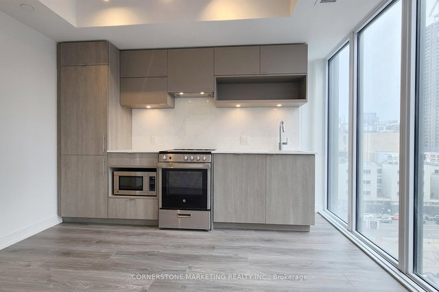 808 - 100 Queen Street E