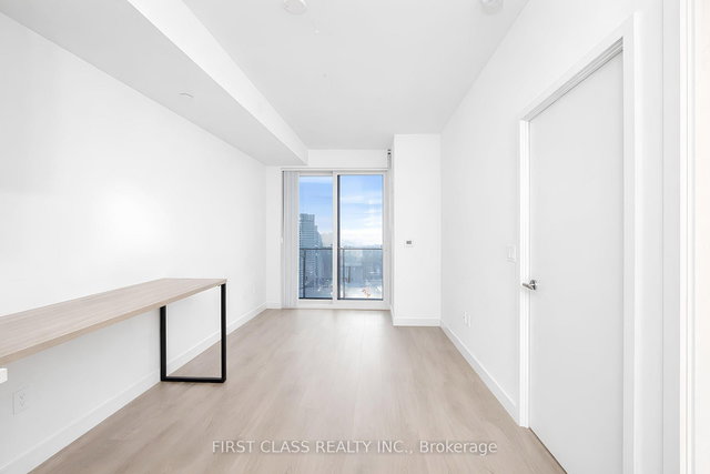 3210 - 8 Eglinton Avenue E