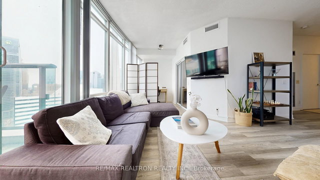 3301 - 361 Front Street W