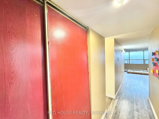 1405 - 25 Sunrise Avenue