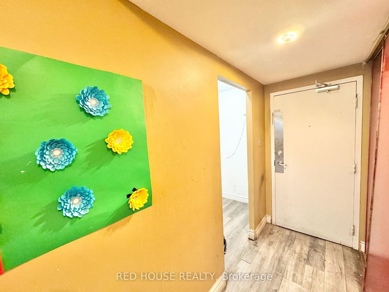 1405 - 25 Sunrise Ave, Toronto, M4A 2S2 | Image 3