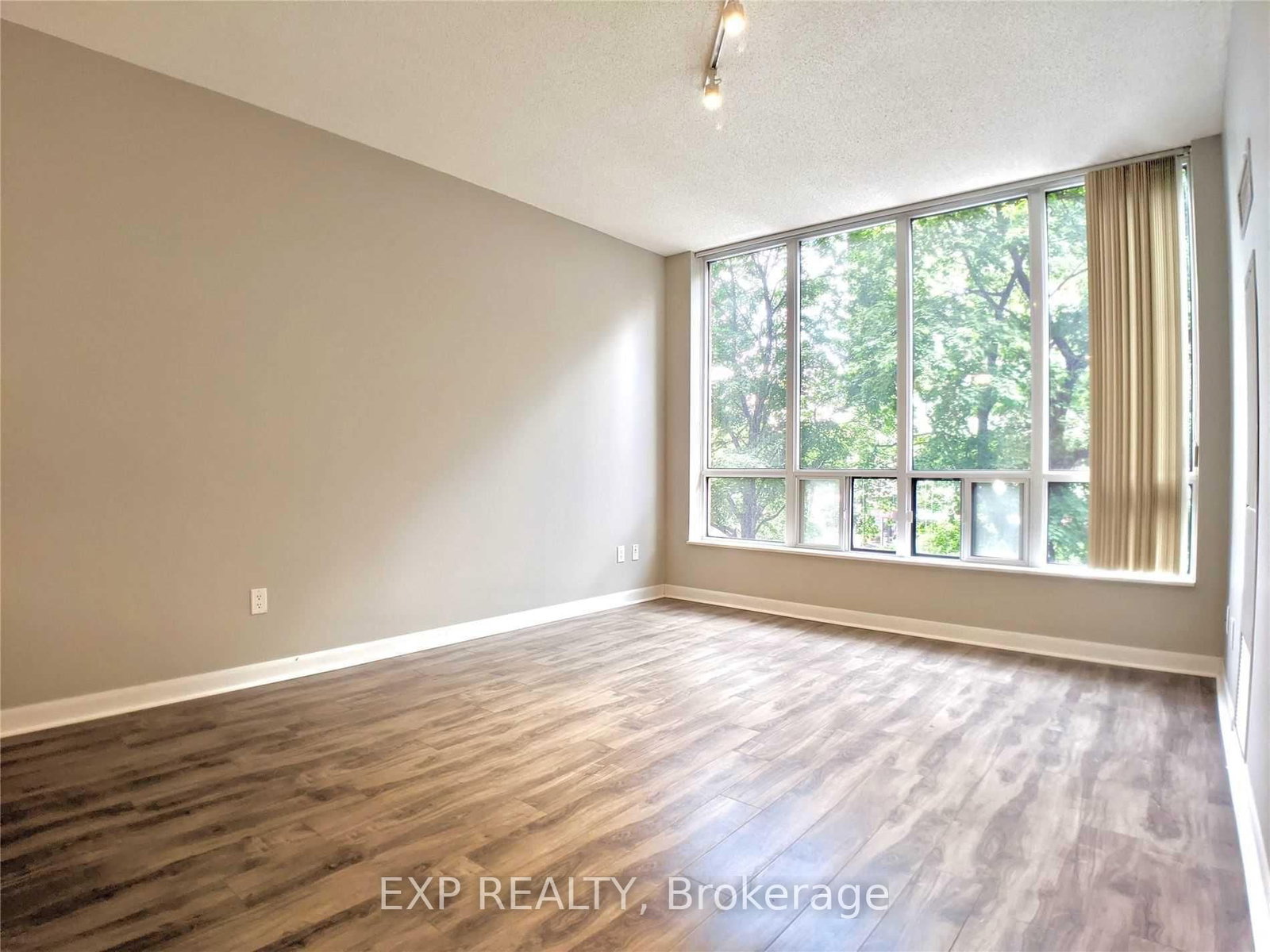 33 Sheppard Avenue E, Unit 212 - Photo 12