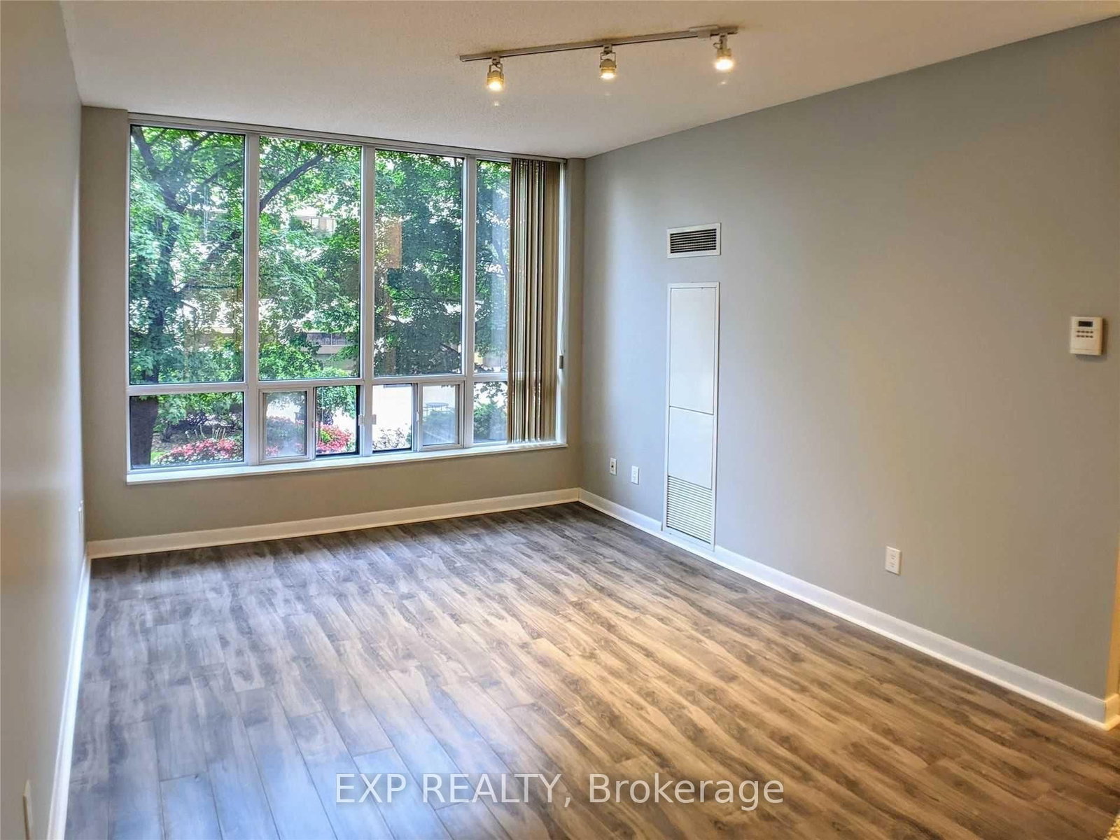 33 Sheppard Avenue E, Unit 212 - Photo 14