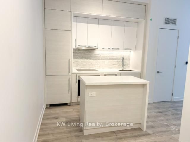 705 - 29 Green Trail Crt, Toronto, M2K 0J9 | Image 2