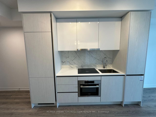 4216 - 180 Front Street E